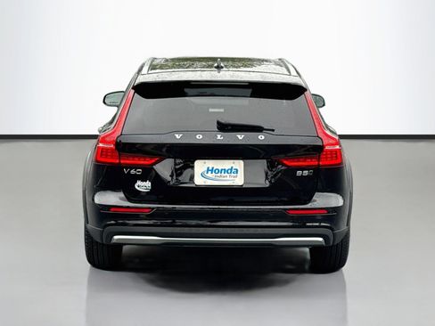 Used 2025 Volvo V60 B5 Cross Country Plus AWD/4WD image 6