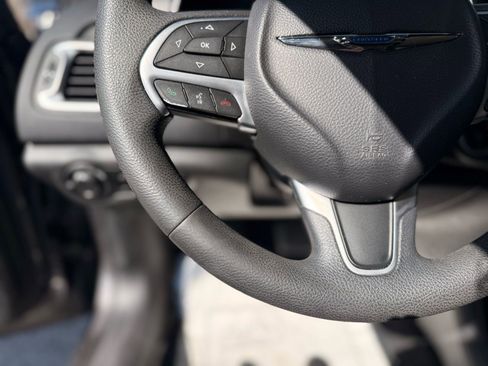 Used 2016 Chrysler 200 Limited image 15