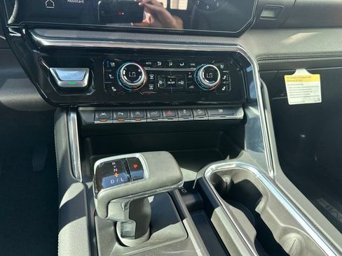 Used 2024 GMC Sierra 1500 Denali w/ Denali Reserve Package AWD/4WD image 13