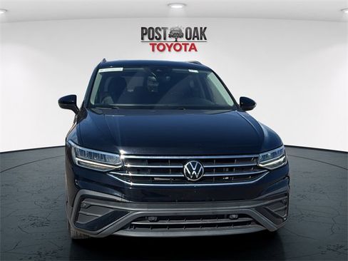 Used 2023 Volkswagen Tiguan SE image 2