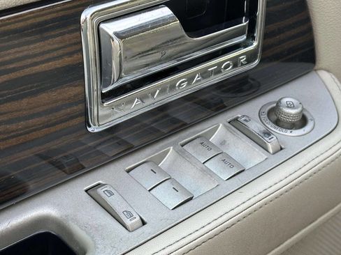 Used 2008 Lincoln Navigator L 4WD image 11