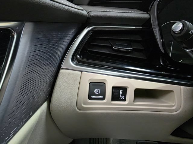 Used 2024 Cadillac XT6 Premium Luxury AWD/4WD image 16