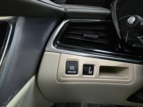 Used 2024 Cadillac XT6 Premium Luxury AWD/4WD image 16