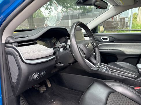 Used 2022 Jeep Compass Latitude w/ Sun and Sound Group FWD image 11