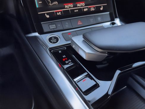 Used 2022 Audi e-tron Premium image 25