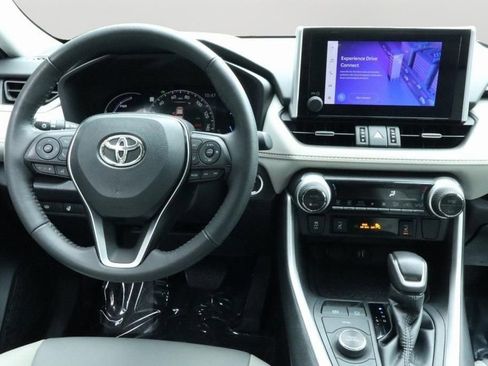 Used 2023 Toyota RAV4 XLE Premium image 18