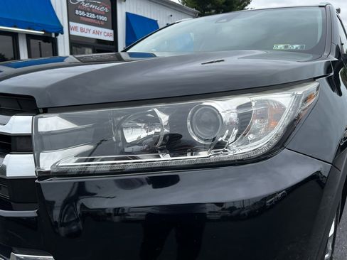 Used 2017 Toyota Highlander Limited image 29
