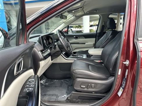 Used 2024 Kia Carnival LX FWD image 22