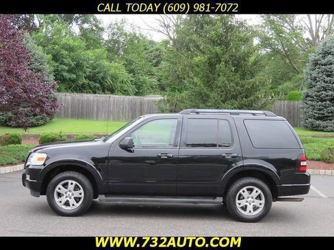 Used 2009 Ford Explorer XLT image 2