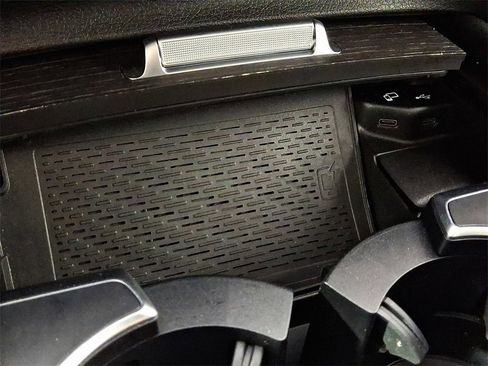 Used 2021 Mercedes-Benz GLS 450 4MATIC image 25