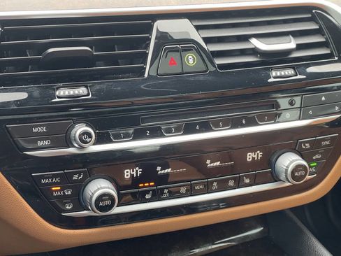 Used 2018 BMW 530i xDrive 530i xDrive AWD 4dr Sedan image 32