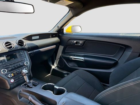 Used 2016 Ford Mustang Coupe RWD image 23