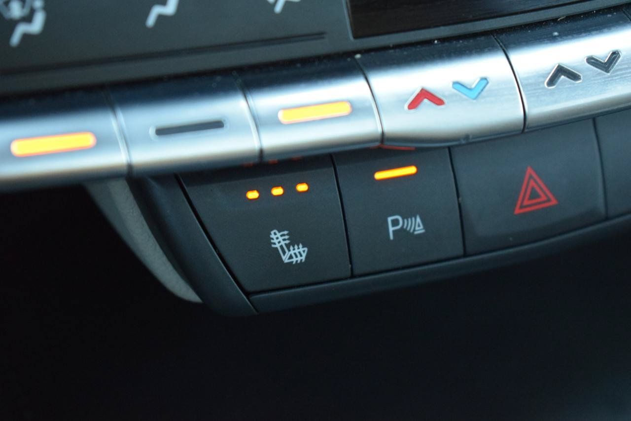 Used 2022 Cadillac XT4 Luxury w/ Cold Weather Package AWD/4WD image 30