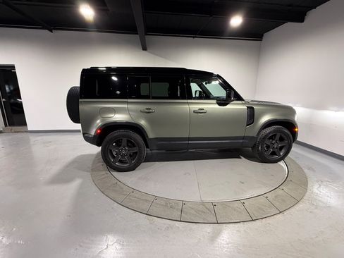 Used 2022 Land Rover Defender 110 S image 9