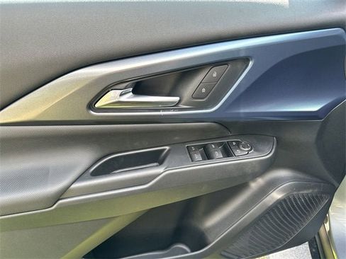 New 2026 Chevrolet Equinox EV LT image 32