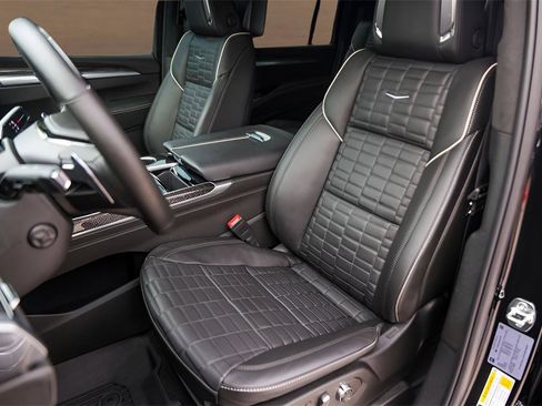 Certified 2025 Cadillac Escalade ESV V image 7