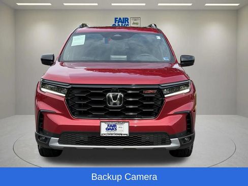 Used 2025 Honda Pilot TrailSport image 3