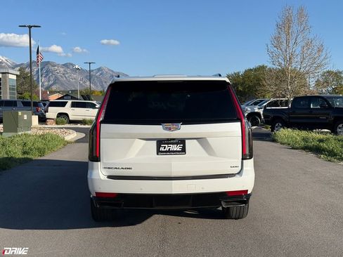 Used 2023 Cadillac Escalade ESV Sport Platinum w/ LPO, Floor Liner Package AWD/4WD image 11