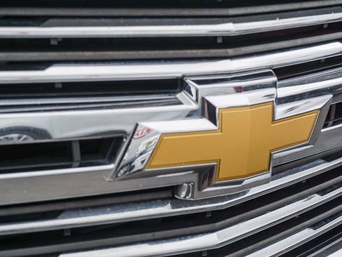 Used 2018 Chevrolet Suburban Premier AWD/4WD image 12