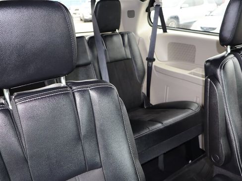Used 2019 Dodge Grand Caravan SXT FWD image 15