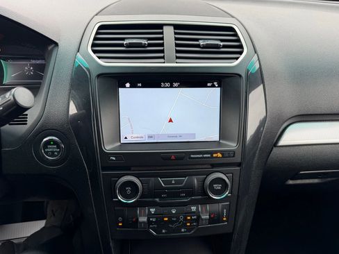 Used 2017 Ford Explorer XLT w/ Equipment Group 202A image 18