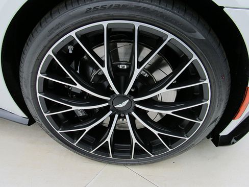 Used 2023 Aston Martin V8 Vantage Roadster RWD image 50