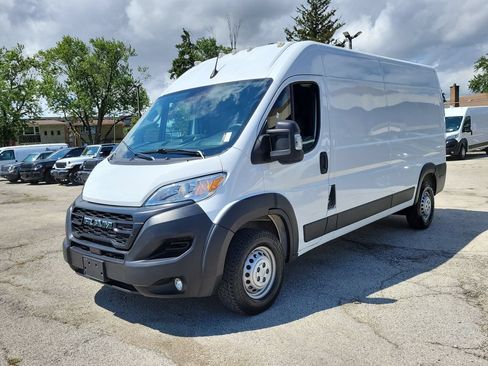 Used 2025 RAM ProMaster 2500 w/ Convenience Group FWD image 2