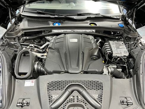 Used 2024 Porsche Macan S AWD/4WD image 25