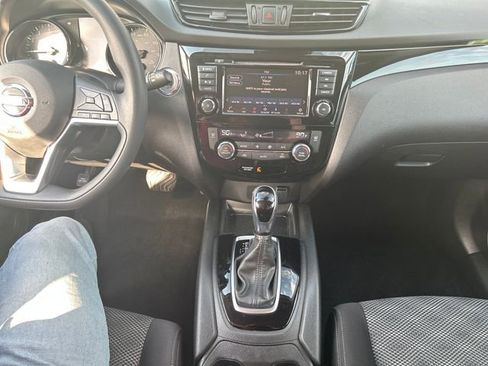 Used 2020 Nissan Rogue Sport SV image 18