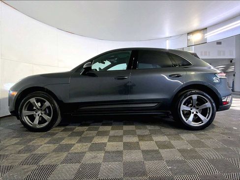 Certified 2024 Porsche Macan image 2