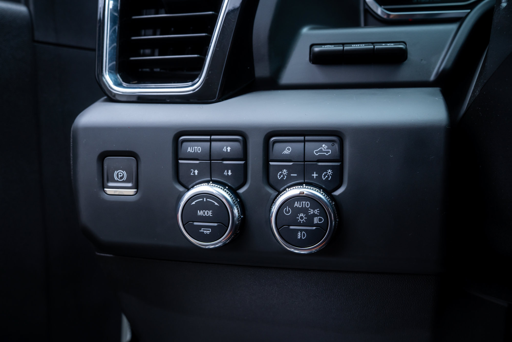 Used 2024 GMC Sierra 3500 Denali Ultimate AWD/4WD image 15