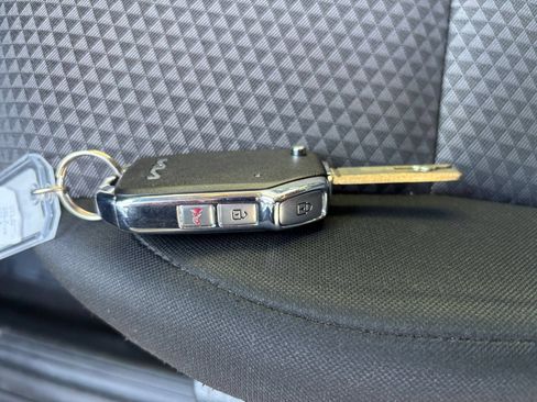 Used 2025 Kia Soul LX w/ LX Technology Package FWD image 18