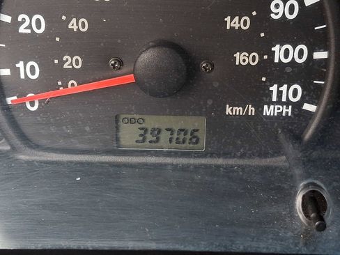 Used 2002 Chevrolet Tracker LT AWD/4WD image 16