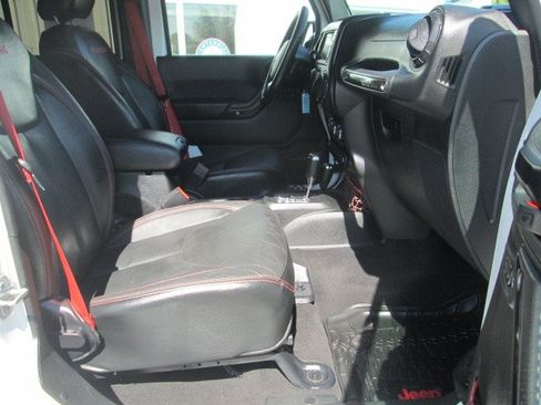 Used 2018 Jeep Wrangler Unlimited Rubicon AWD/4WD image 15