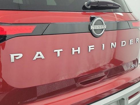 Used 2024 Nissan Pathfinder SL w/ SL Premium Package FWD image 7
