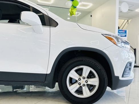 Used 2019 Chevrolet Trax LT w/ LT Convenience Package image 12