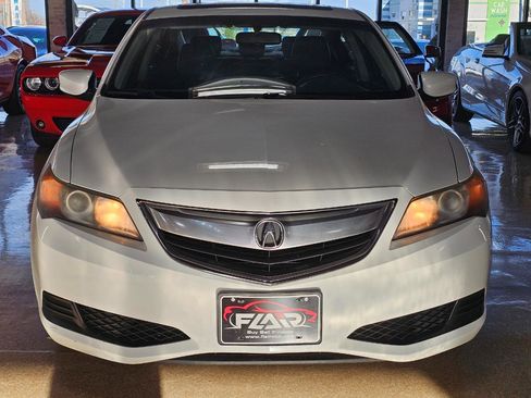 Used 2015 Acura ILX 4dr Sdn 2.0L image 2