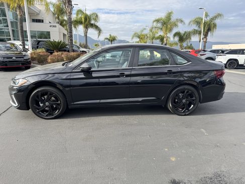 Used 2025 Volkswagen Jetta SE image 7