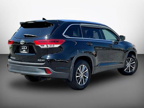 Used 2019 Toyota Highlander XLE AWD/4WD image 6