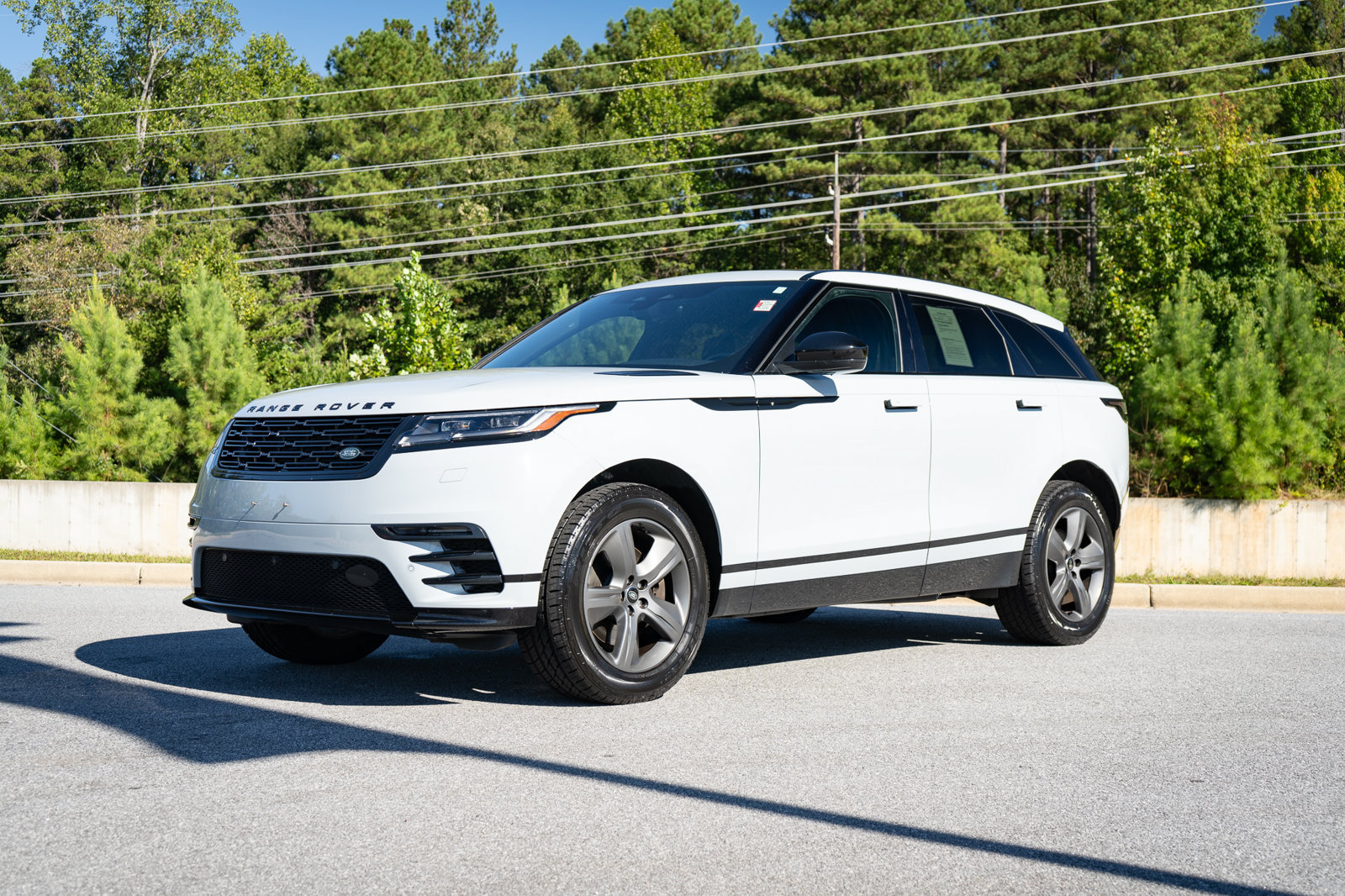 Used 2025 Land Rover Range Rover Velar Dynamic SE AWD/4WD image 3