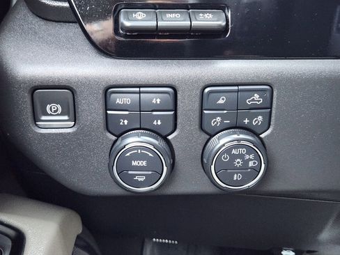 Used 2024 Chevrolet Silverado 1500 ZR2 w/ Technology Package image 24