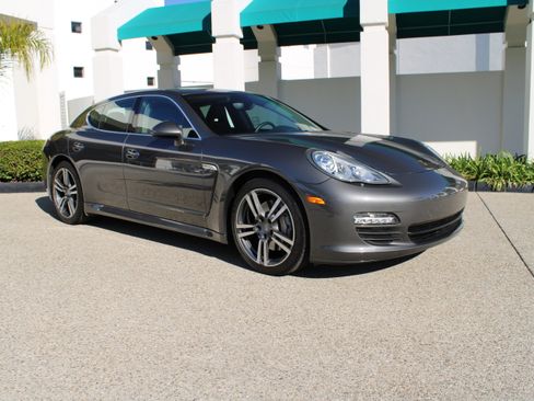 Used 2013 Porsche Panamera S image 9