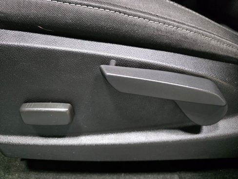 Used 2018 Chevrolet Colorado LT w/ Safety Package AWD/4WD image 17