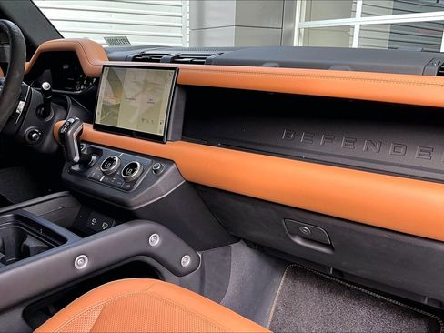 Used 2023 Land Rover Defender 110 V8 image 16