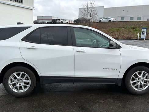 Certified 2022 Chevrolet Equinox LS w/ LS Convenience Package image 4