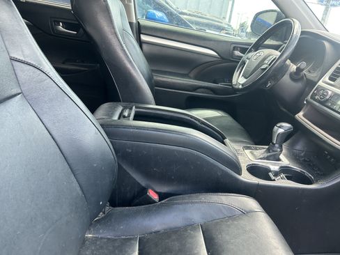 Used 2018 Toyota Highlander XLE AWD/4WD image 11