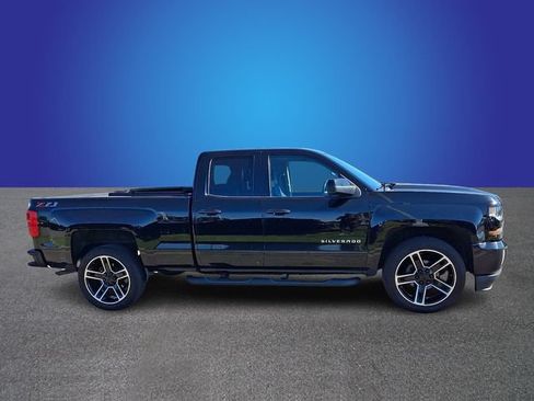 Used 2019 Chevrolet Silverado 1500 LT w/ LPO, Black Pack AWD/4WD image 2