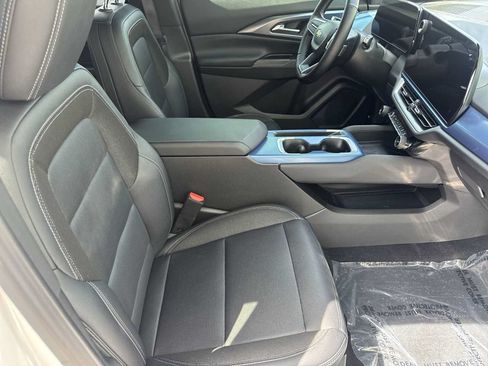 Used 2024 Chevrolet Equinox EV LT FWD image 18