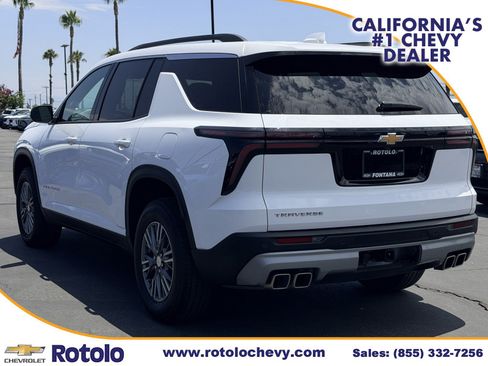 Used 2025 Chevrolet Traverse LT FWD image 4