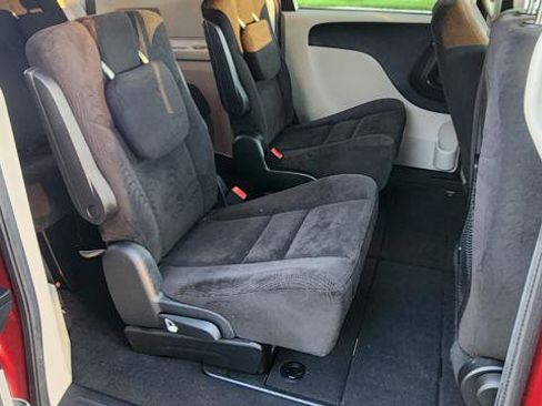 Used 2014 Dodge Grand Caravan SXT image 14